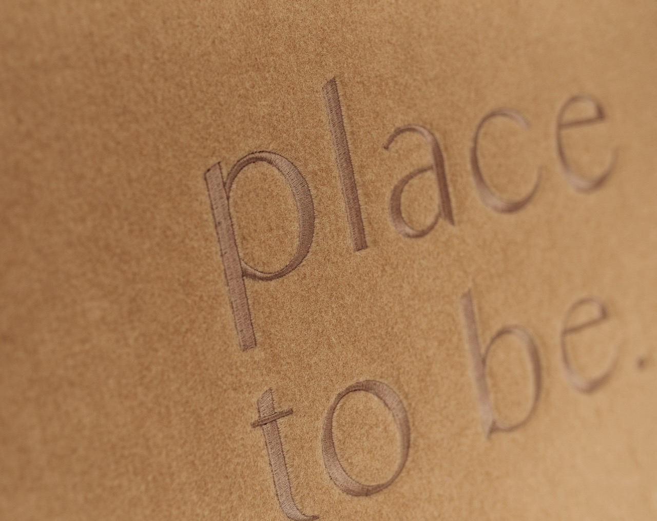 Bestickte Fußmatte place to be. – Bild 4